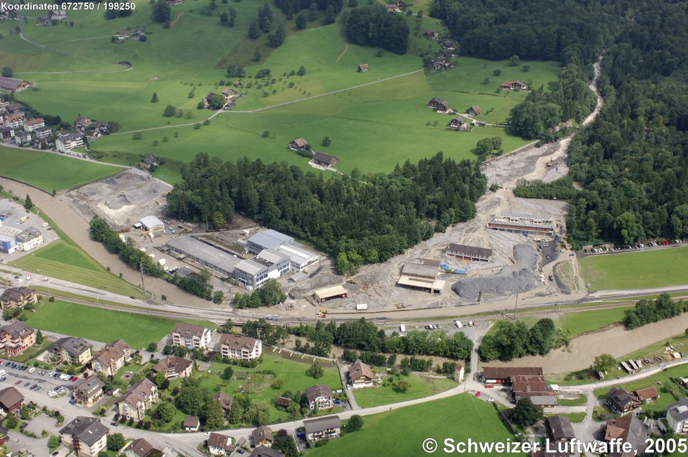 Verschüttetes Industriegebiet (August 2005) bei Dallenwil 'Stettli'. Position 2'672'750.44, 1'198'308.01